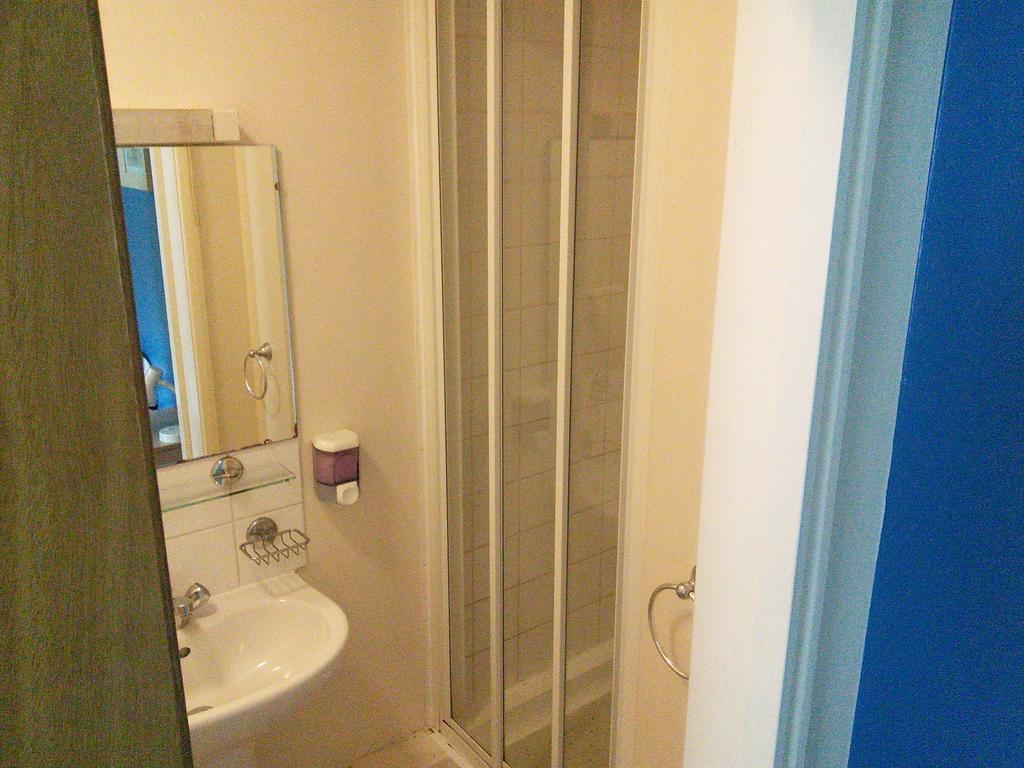 Brimar Guest House Totton Phòng bức ảnh